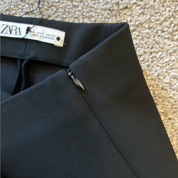 🆕 ZARA Asymmetrical Mini Skirt in Black - Picture 6 of 9